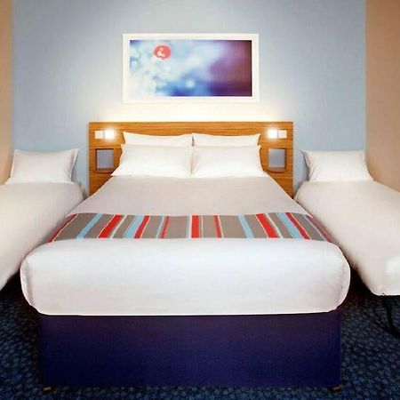 Travelodge Leeds Central Vicar Lane Екстериор снимка
