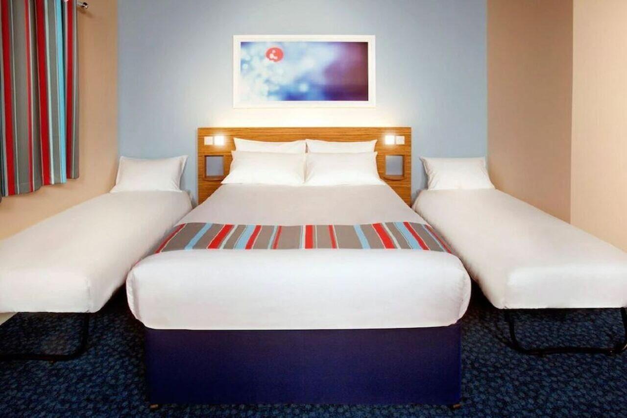Travelodge Leeds Central Vicar Lane Екстериор снимка