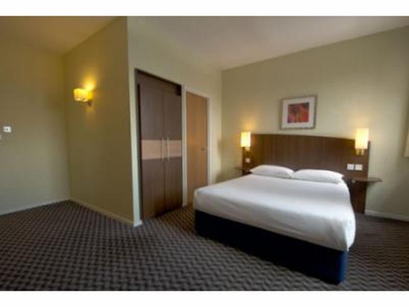 Travelodge Leeds Central Vicar Lane Екстериор снимка